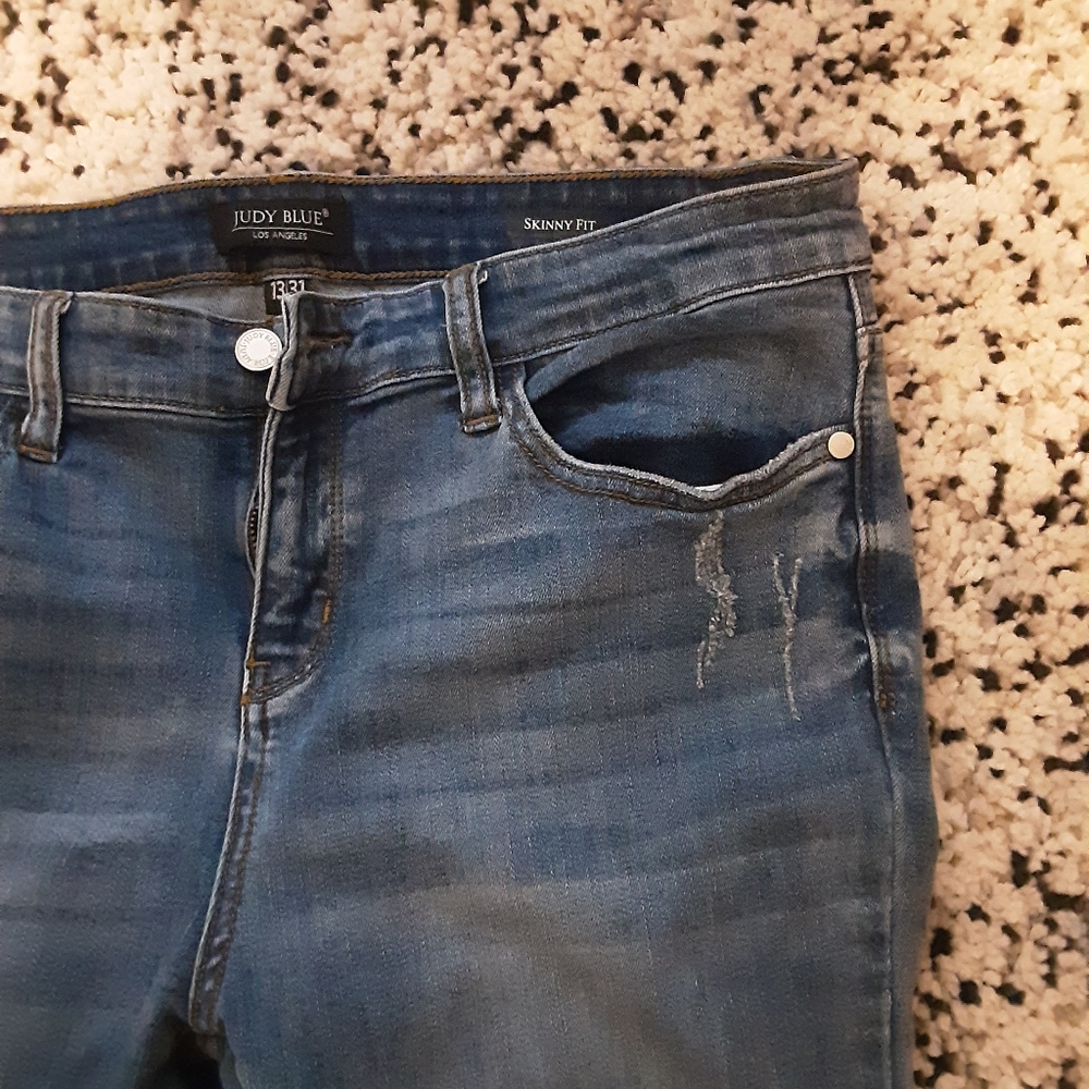 Judy Blue NWOT Skinny Fit Distressed  13/31